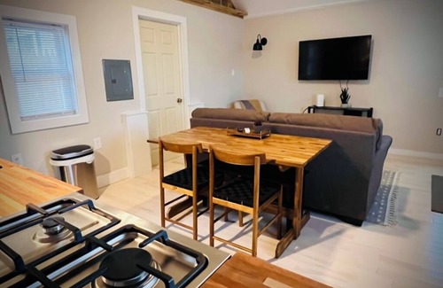 South Hero Apartment | NEW! Cozy Guest House with WiFi, Coffee Bar & Sunsets