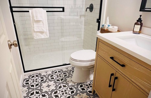 South Hero Apartment | NEW! Cozy Guest House with WiFi, Coffee Bar & Sunsets