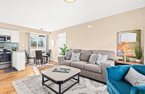 Roseville Apartment | New Cozy Lower Flat in Roseville