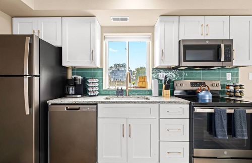 Roseville Apartment | New Cozy Lower Flat in Roseville