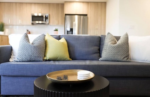 Downtown Vancouver House | New Cozy & Mesmerizing 2BDRM Home - W/Fire Place