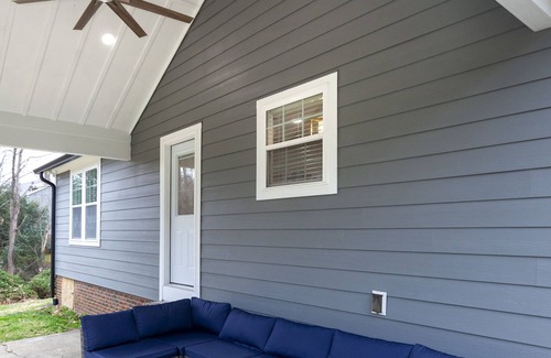 Toddville Road House | New Cozy Modern:3Bedroom house near Airport, Uptown & Whitewater Center.