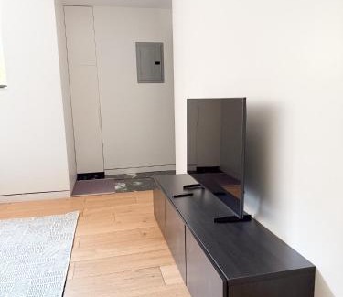 East Flatbush Apartment | New Cozy Modern Minimalist Stay in Brooklyn at Rem-Casa