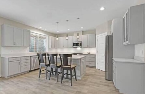 Crescent House | NEW Cozy Mountain Retreat Perfect for Big Groups!