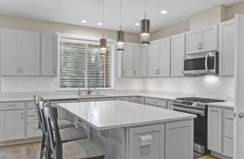 Crescent House | NEW Cozy Mountain Retreat Perfect for Big Groups!