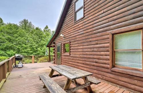 Newland Cabin | NEW! Cozy Newland Cabin w/ Deck, Fire Pit & Grill!