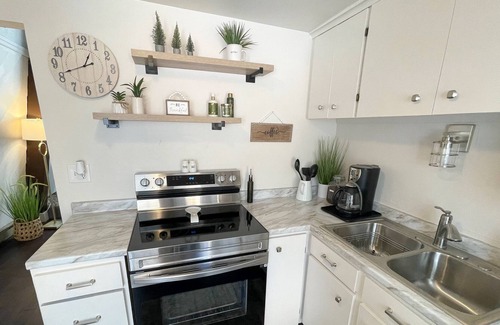Woodland Park Ski Chalet | New- Cozy, renovated mountain retreat w/ fireplace