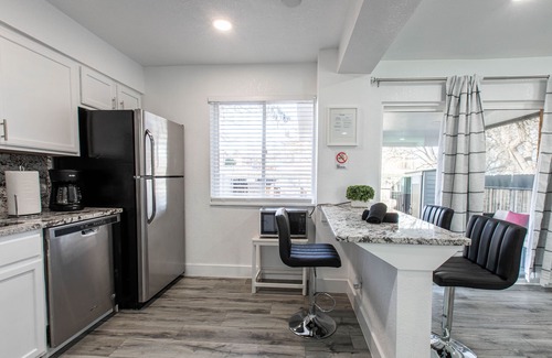 Northglenn House | NEW Cozy Renovated Townhome | 25 min to Denver