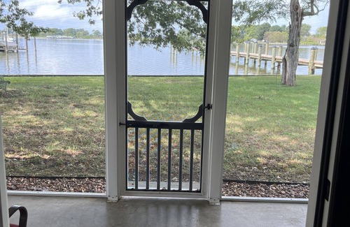 St. Leonard House | New! Cozy River Cottage with great views of the water!