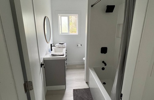 Port Alberni House | New cozy room with shared bathroom