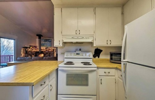Tuolumne House | NEW! Cozy Secluded House w/Deck - Near Yosemite!