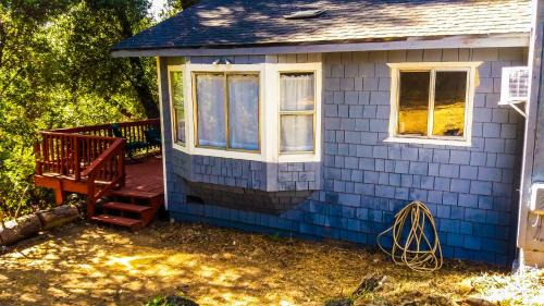 Tuolumne House | NEW! Cozy & Secluded House w/Deck - Near Yosemite!