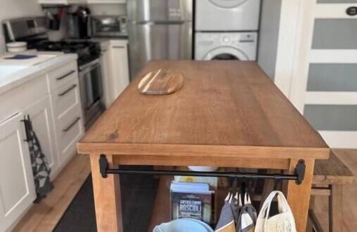 Studio City Apartment | NEW Cozy Studio City Guesthouse in Prime Location