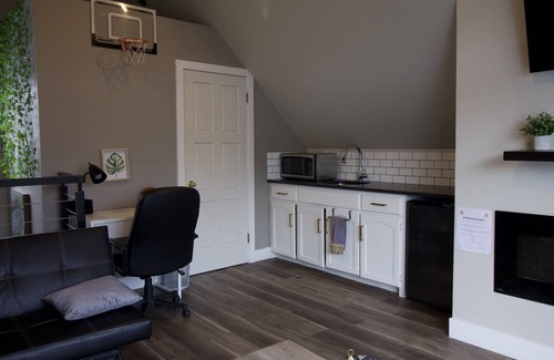 Saskatoon Apartment | NEW Cozy Studio Loft w/Private Rooftop Patio