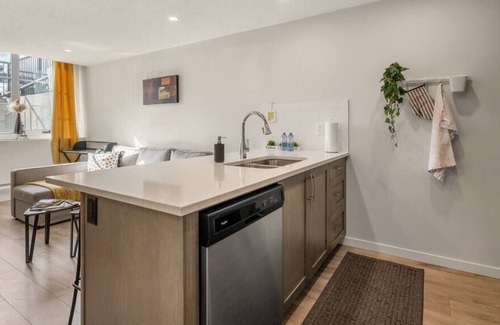 Keith House | NEW Cozy Townhome, Sleeps 4, Close to Banff
