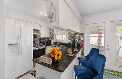 Southwest Raleigh House | NEW Cozy Townhome w/Pool, Patio, Dogs Welcome