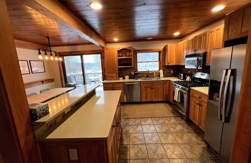 Little Valley Cabin | ❤⛷❄❤NEW! ☃⛷❄ Creekside Cabin-10 mins to EVL