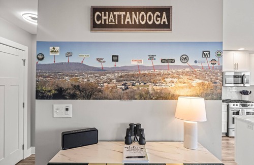 Missionary Ridge House | NEW Crestview Heights | Views of Downtown | Hot Tub | Sleeps 13