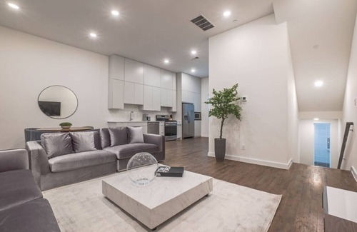 Old East Dallas House | New Crisp Townhome - Knox/Lower Greenville!