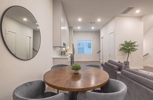 Old East Dallas House | New Crisp Townhome - Knox/Lower Greenville!