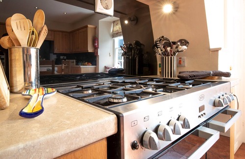 St Davids Cottage | New Cross House is a Visit Wales 5 star property.