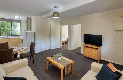 Seymour Hotel | New Crossing Place Motel & Apartments