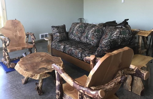 Livingston House | New! Custom built Blue Pine Guest House
