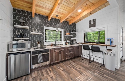 Treloar Cabin | New - custom-built Treehouse - Twilight