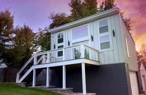 Deer Park Cottage | New Custom & Creative Louisville Carriage House: expansive deck, wifi, walkable