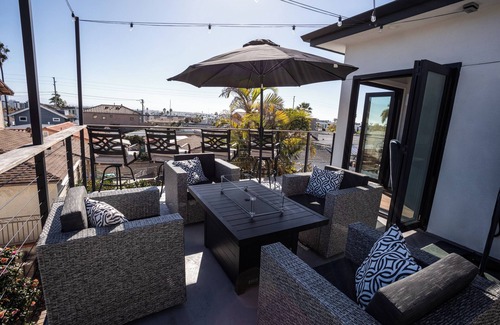 Point Loma House | New custom home in Point Loma with a view of the downtown skyline
