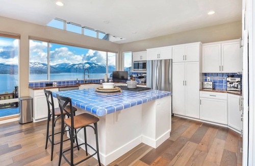 Sandpoint Ski Chalet | NEW - Custom Lake House w/Private Island