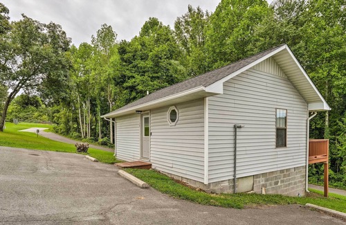 Winchester Cabin | NEW! Cute Dog- & Family-Friendly Cabin: Boat Slip!