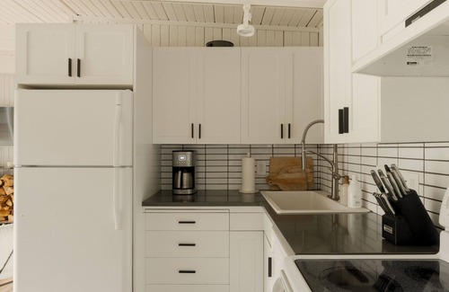 Neskowin Cottage | New! Cutest Cottage on the Oregon Coast + Hot Tub + Steps to the Beach!n