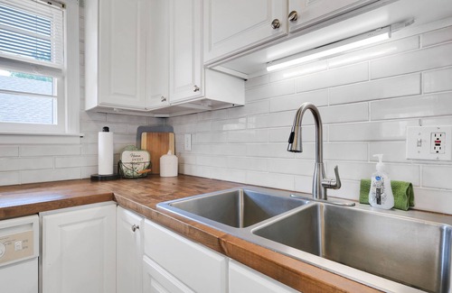 Schnitzelburg House | NEW! ☆ Deluxe on Delor!☑Spacious ☑Accessible ☑Cozy