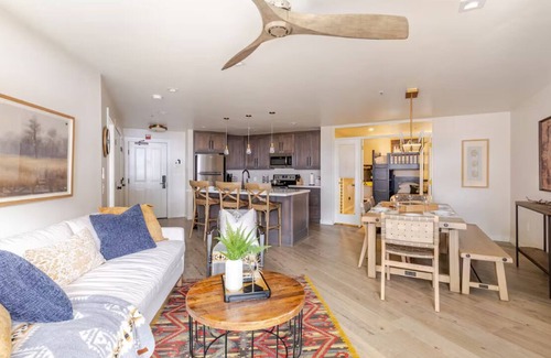 Salt Lake Mountain Resorts Condo | NEW! Deluxe Ski In/Out 2B/2B condo at Solitude