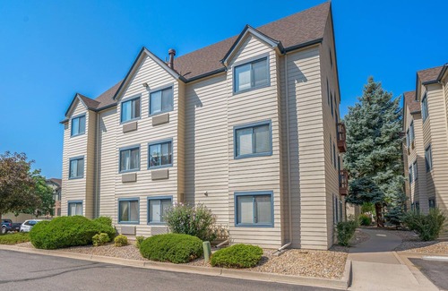 Englewood Apartment | New! Denver Tech Center - Walk to Parks and Light Rail - Fitness Center/Pool