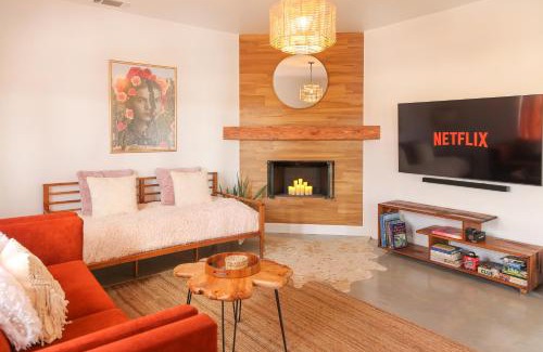 Joshua Tree House | NEW Desert Dream Hot Tub, Yoga, Ping Pong, Fire Pit