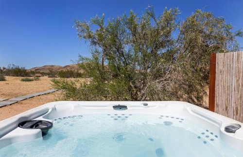 Joshua Tree House | NEW Desert Dream Hot Tub, Yoga, Ping Pong, Fire Pit