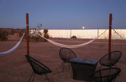 Joshua Tree House | NEW Desert Dream Hot Tub, Yoga, Ping Pong, Fire Pit