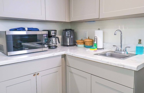 Orlando Apartment | NEW Designed Apt 2023 NrUCF PETSOk PrivateEntry