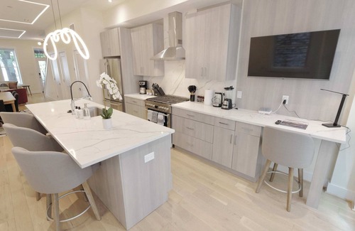 Mount Vernon Square Apartment | NEW! Designers District ~ Rooftop deck