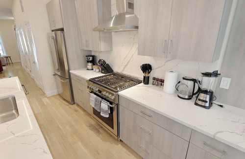 Mount Vernon Square Apartment | NEW! Designers District ~ Rooftop deck