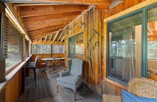 McCall House | New! Dew Drop Inn - Pet Friendly, 5-min walk to river access