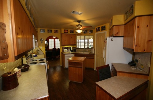 Lockhart Cottage | New discounts for weekly stays. Country retreat Fishing Pond on springfed creek,