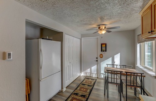 McCall House | New - Dobby's Place - Fenced yard - Close to downtown - WiFi - Pet-friendly - Garage