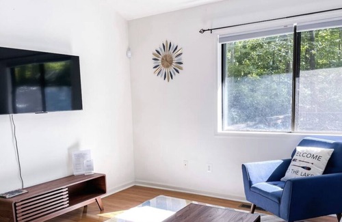 Locust Grove Cottage | *NEW* Dog-friendly Cottage with Lake/Beach Access