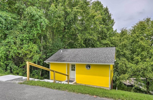 Winchester Cabin | NEW! Dog-Friendly Lakefront Cabin w/ Deck Dining!