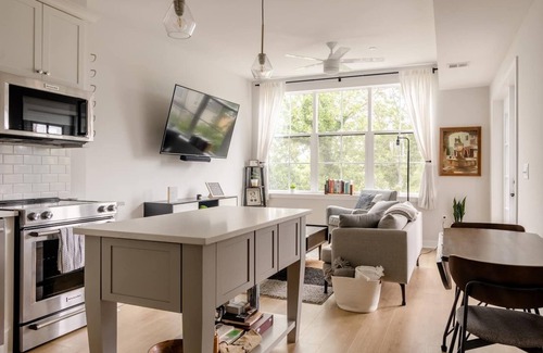Murray Hill Condo | New Downtown Annapolis Condo With Free Parking