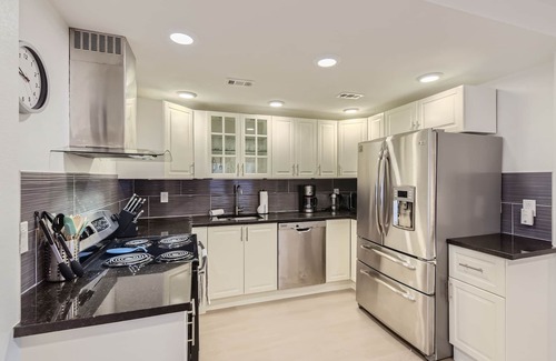 West End Condo | New Downtown Atx! 30 day plus! Sleeps 6!