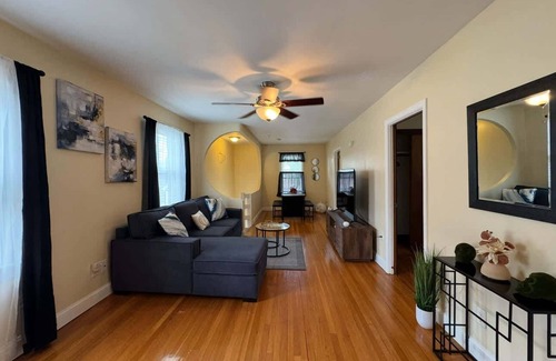 Salem Apartment | NEW Downtown Central Salem Retreat 2bd W/parking